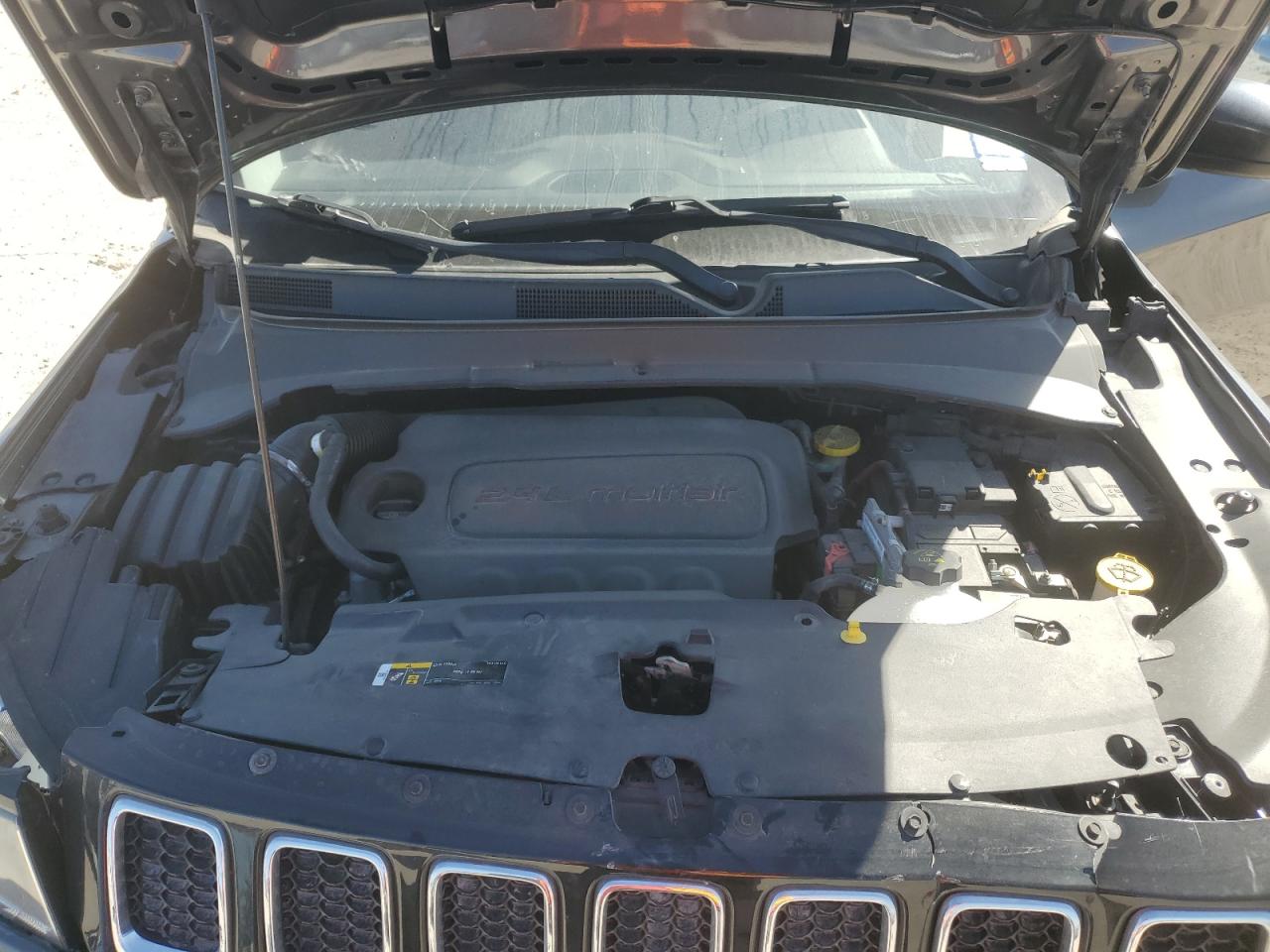 2018 Jeep Compass - Image 13