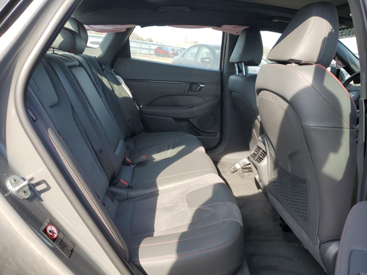 2022 Hyundai Sonata - Image 11