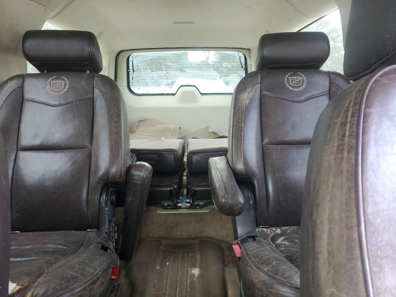 2010 Cadillac Escalade - Image 10