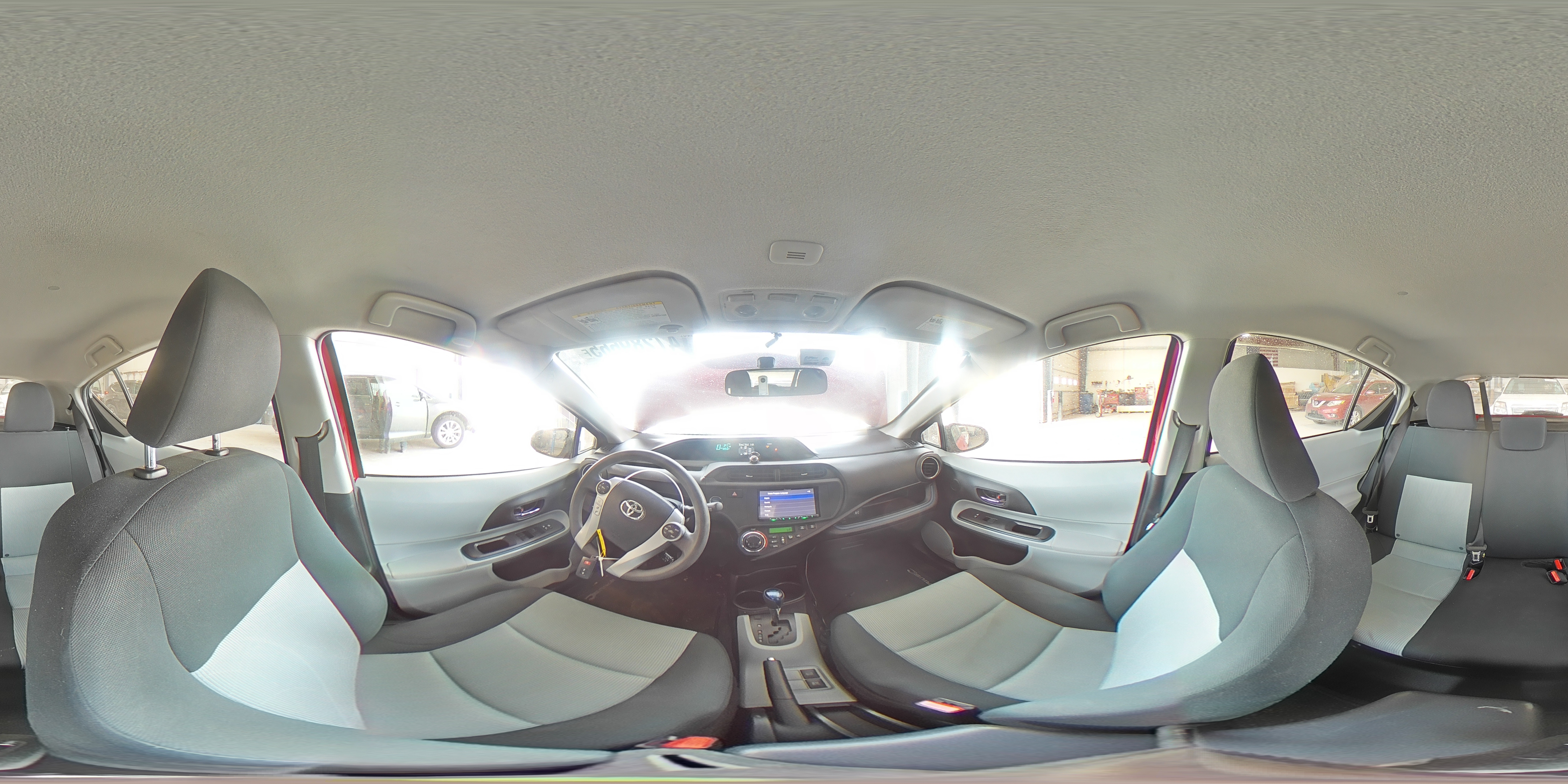 2013 Toyota Prius - Image 13