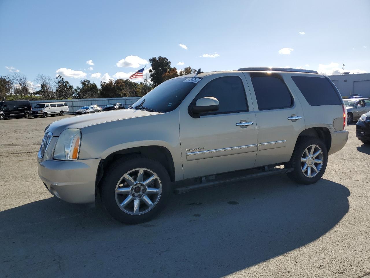 Martinez, CA에서 판매 중인 2011 Gmc Yukon Denali - Burn - Interior