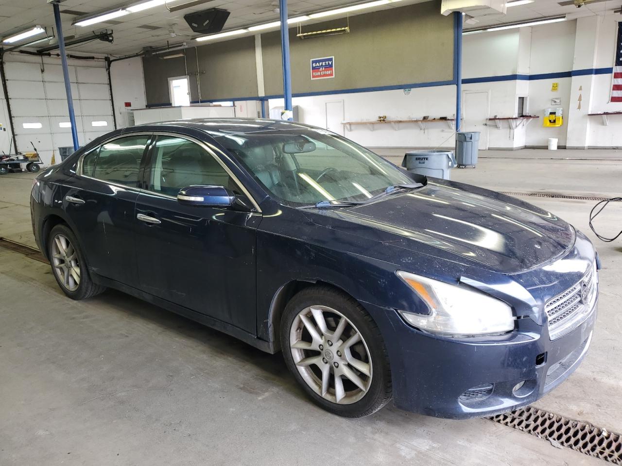 2009 Nissan Maxima - Image 4