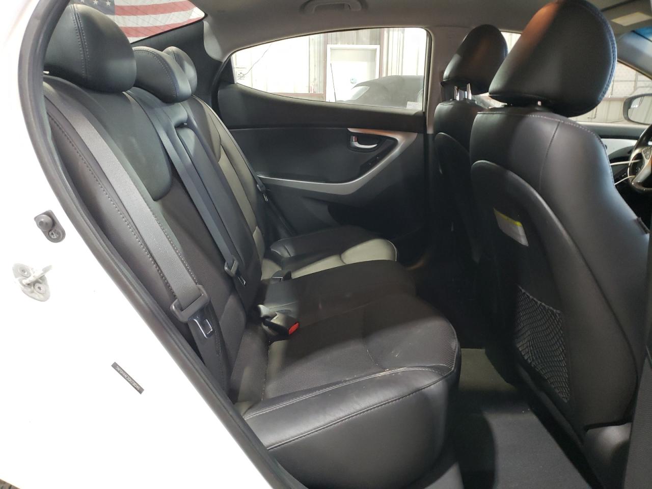 2016 Hyundai Elantra - Image 10
