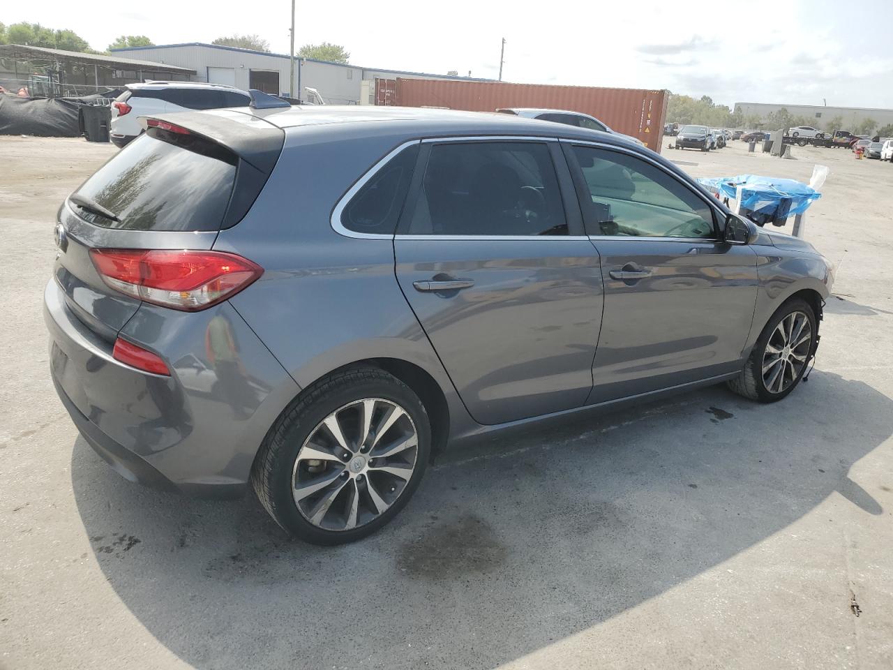 2019 Hyundai Elantra - Image 3