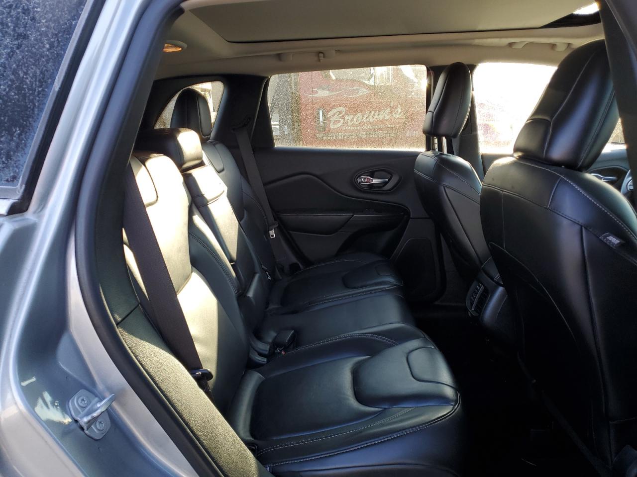 2016 Jeep Grand Cherokee - Image 10