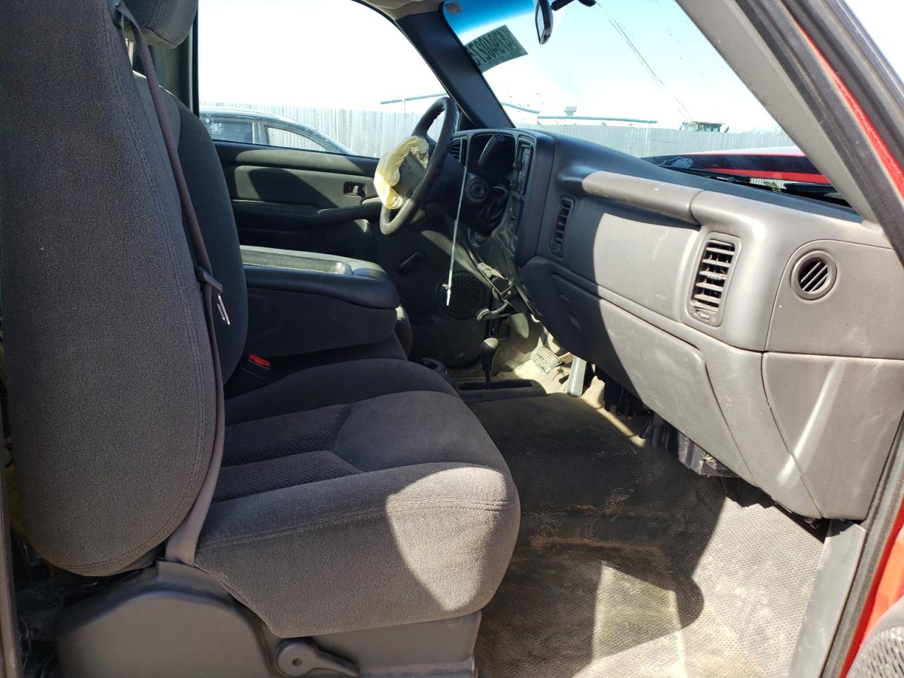 2003 Chevrolet Silverado - Image 11