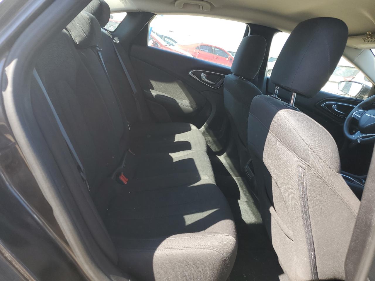 2015 Chrysler 200 - Image 10