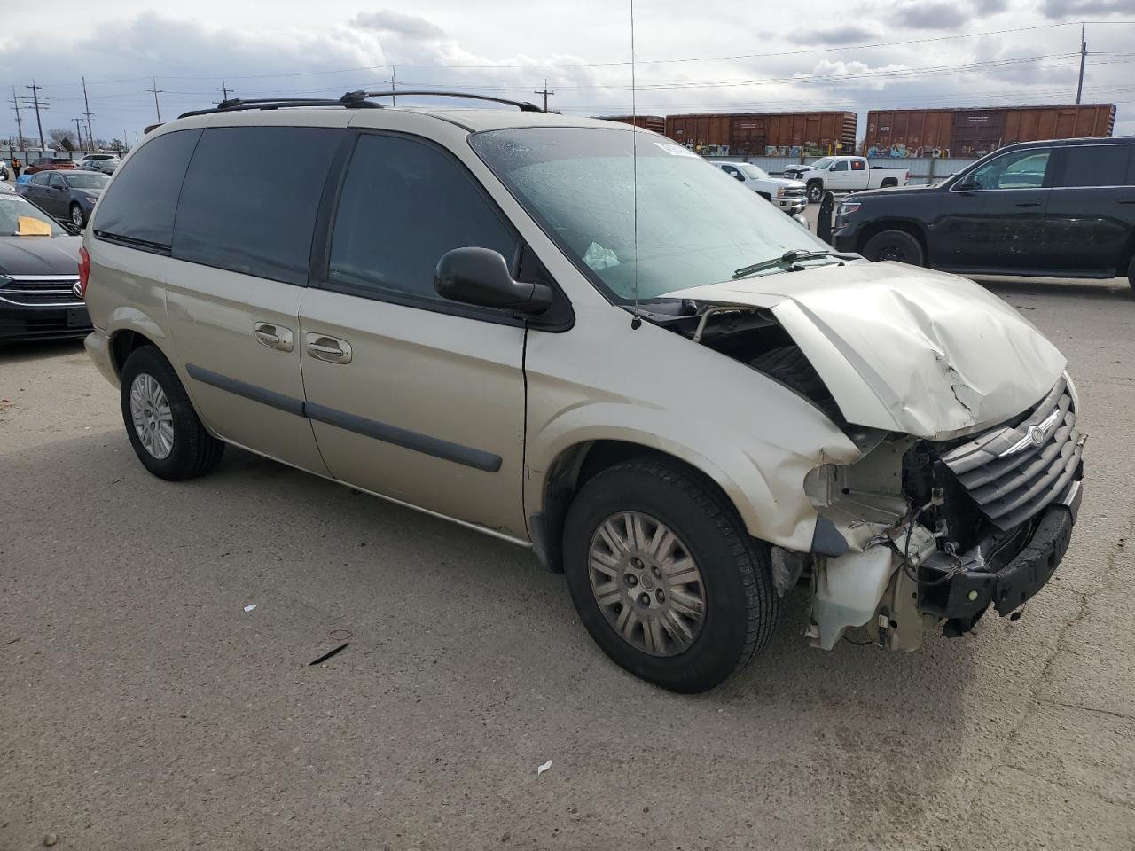 2006 Chrysler Town & Country - Image 4