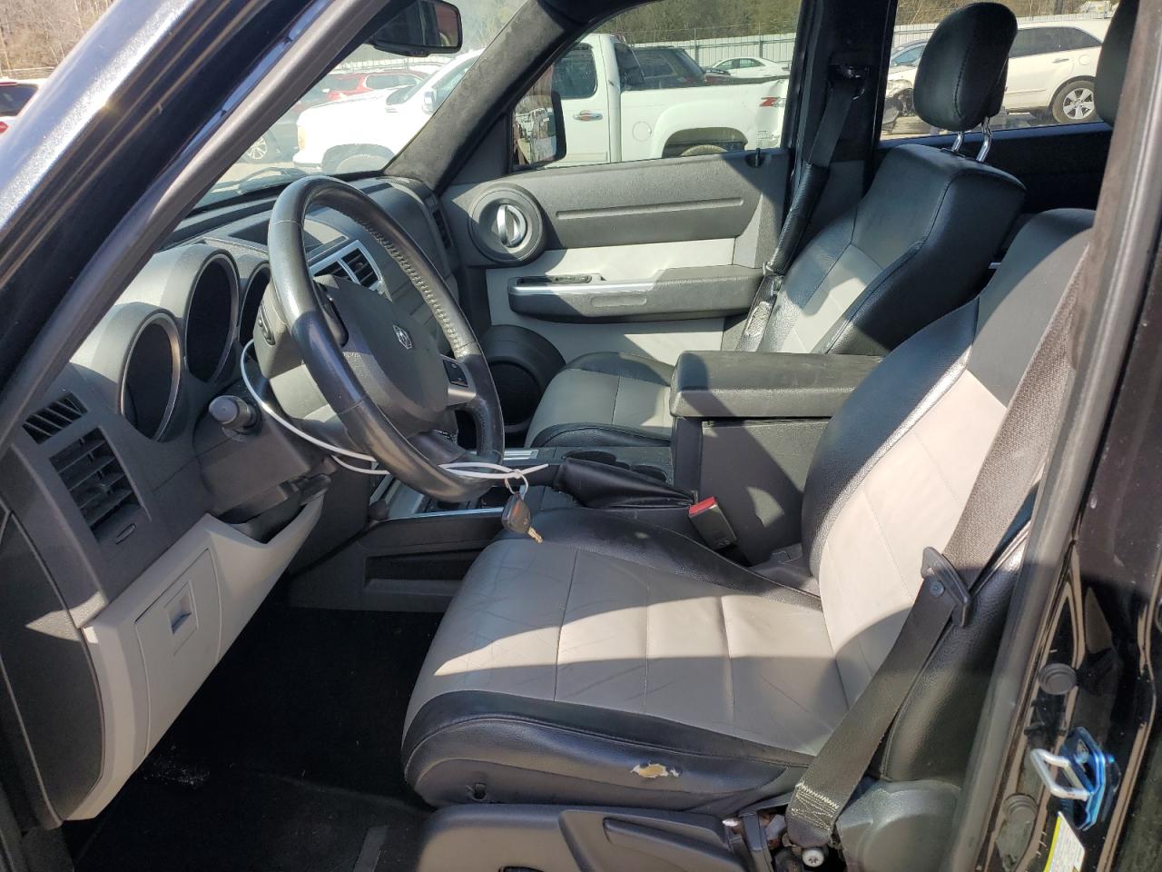 2010 Dodge Nitro - Image 7