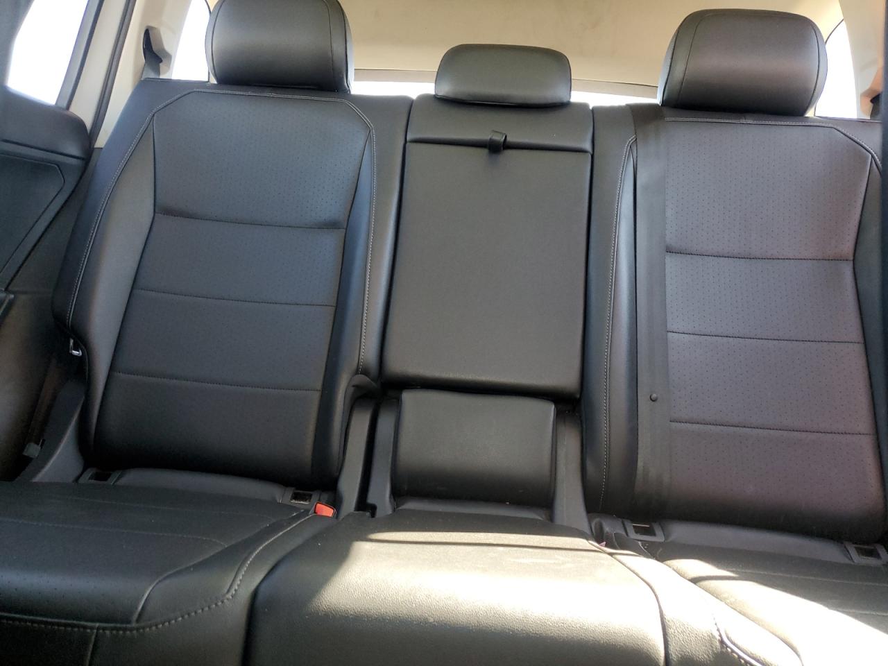 2018 Volkswagen Tiguan - Image 10