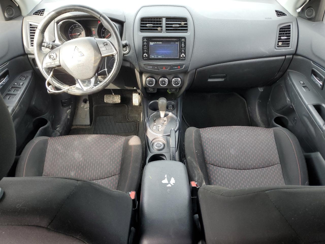 2017 Mitsubishi Outlander - Image 8