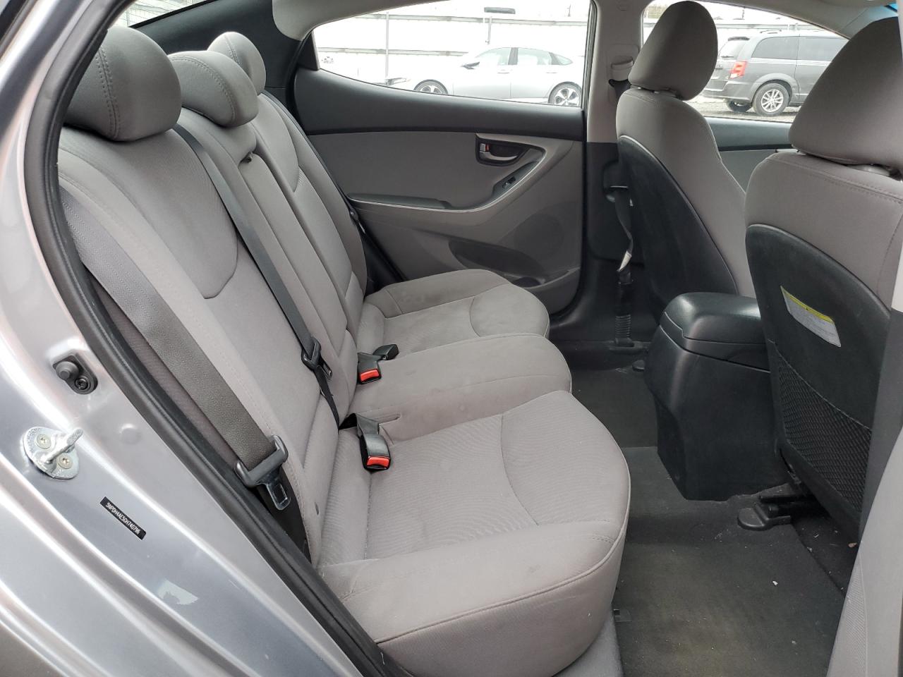 2016 Hyundai Elantra - Image 11