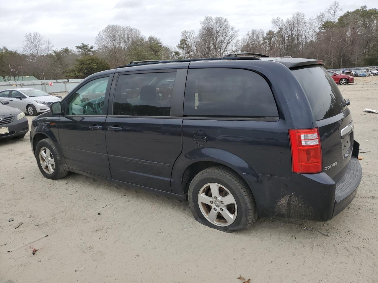 2010 Dodge Caravan - Image 2