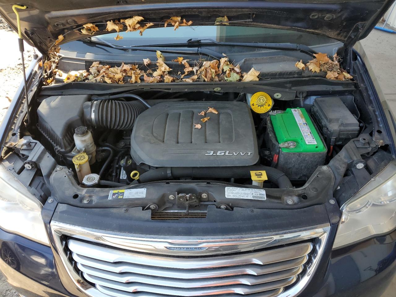 2013 Chrysler Town & Country - Image 12