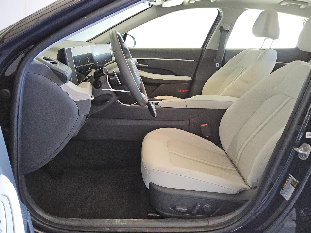 2025 Hyundai Sonata - Image 7