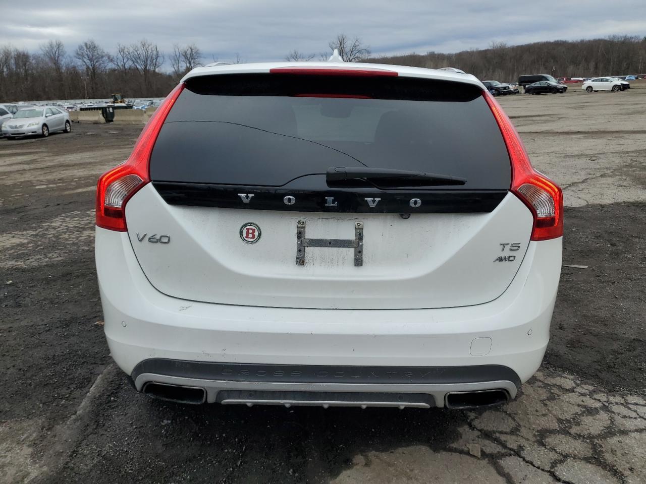 2016 Volvo V60 - Image 6