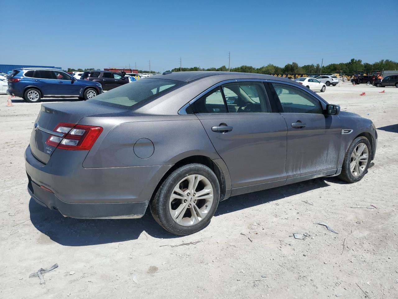 2014 Ford Taurus - Image 3