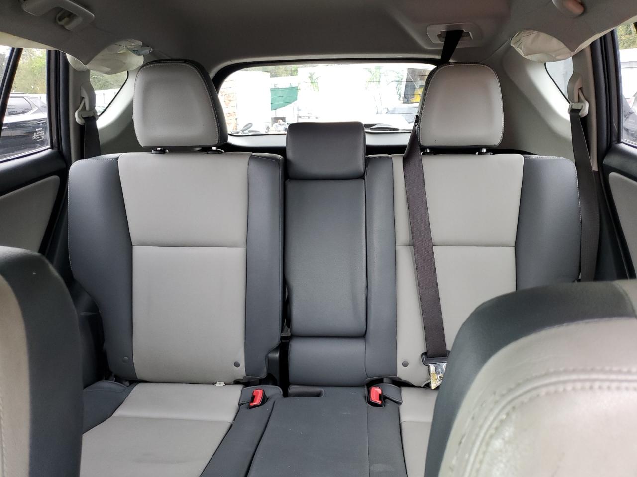 2015 Toyota RAV 4 - Image 10