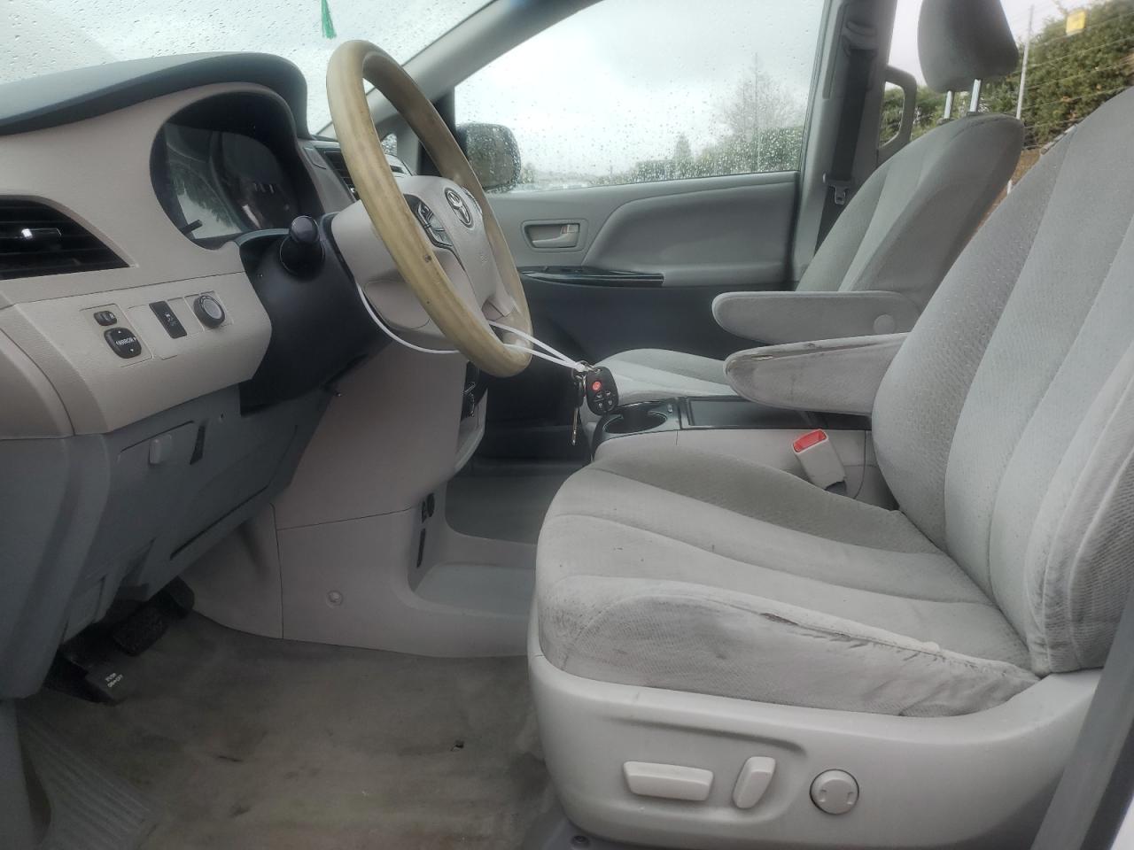 2014 Toyota Sienna - Image 7