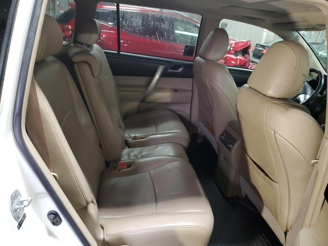 2013 Toyota Highlander - Image 11