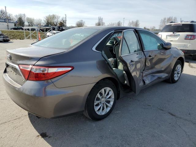  TOYOTA CAMRY 2017 Srebrny