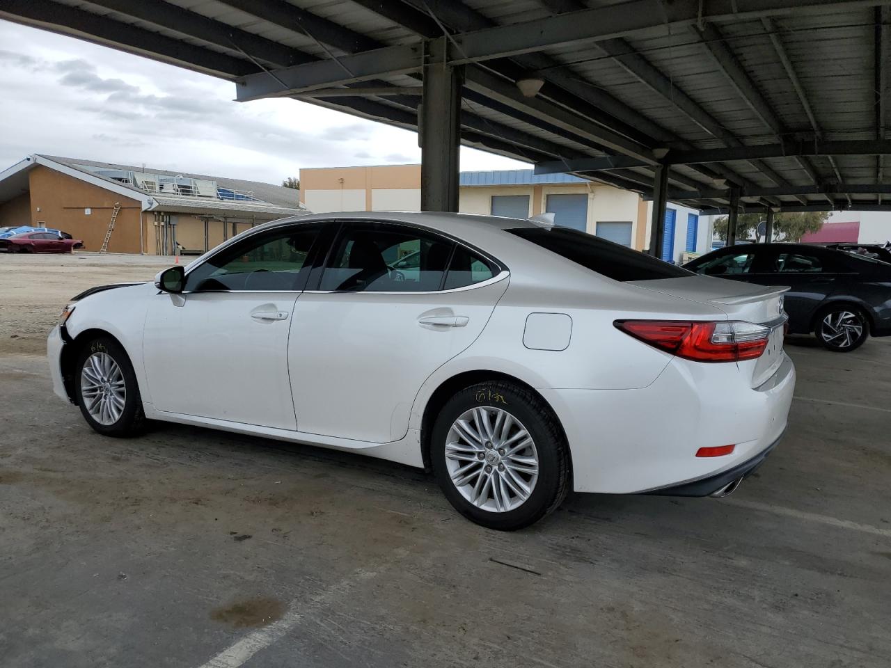 2018 Lexus ES - Image 2