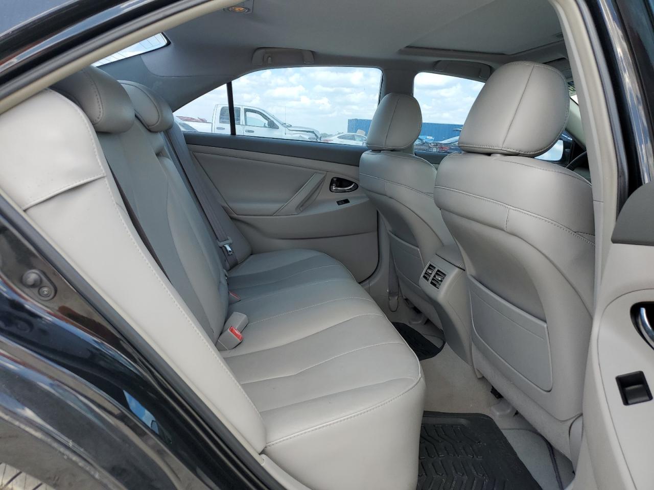 2009 Toyota Camry - Image 10