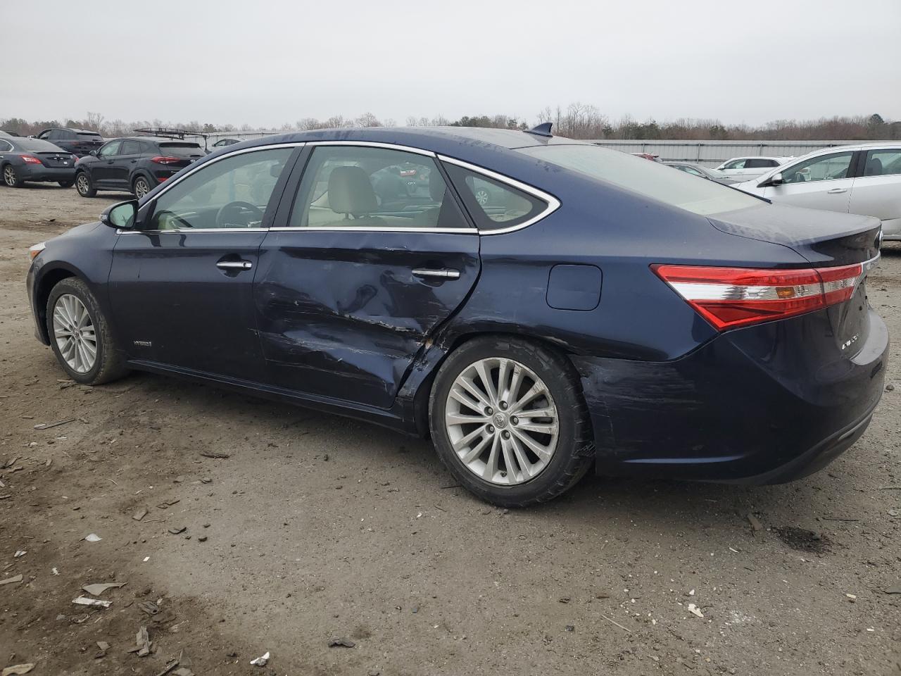 2013 Toyota Avalon - Image 2