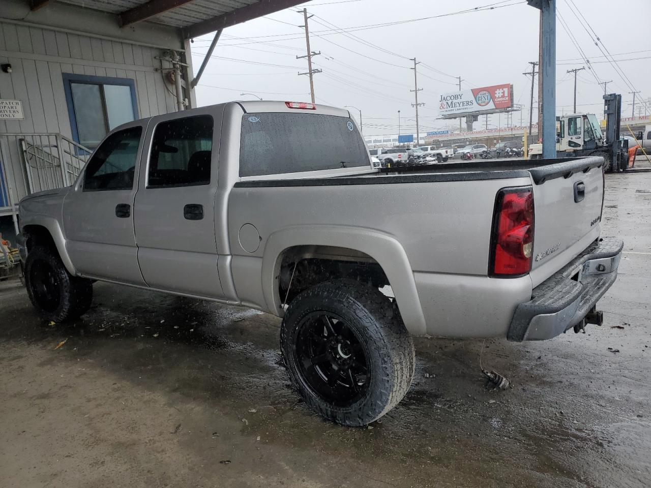 2005 Chevrolet Silverado - Image 2