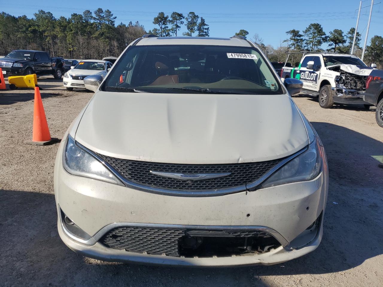 2017 Chrysler Pacifica - Image 5