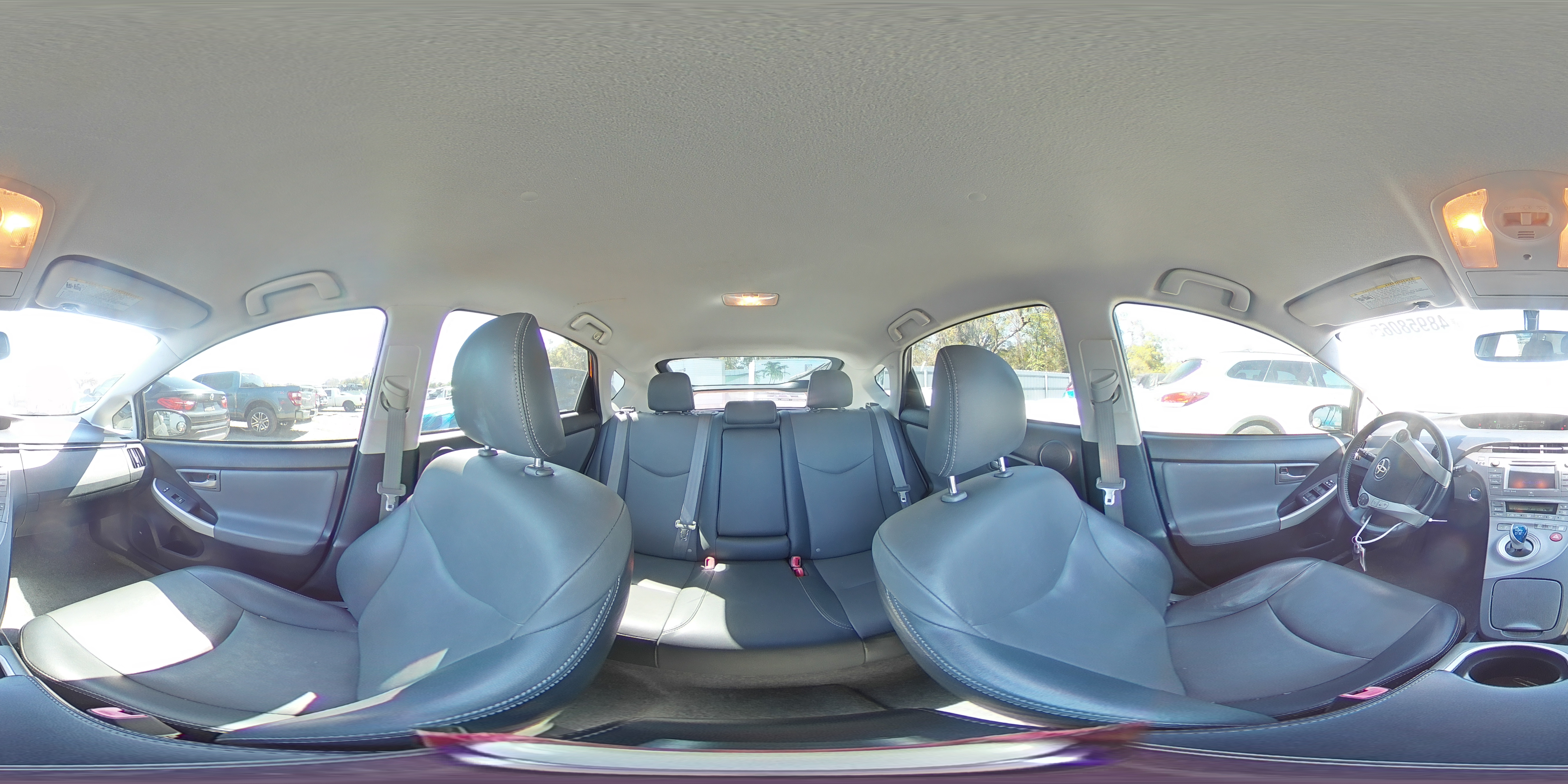 2013 Toyota Prius - Image 13