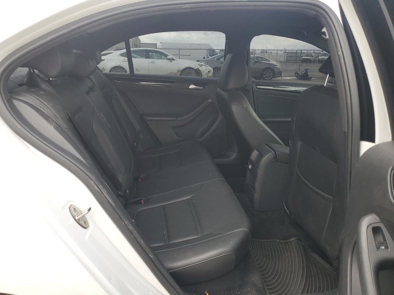 2018 Volkswagen Jetta - Image 10
