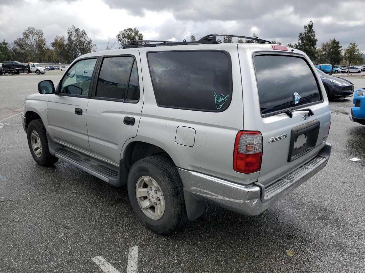 2000 Toyota 4Runner - Image 2