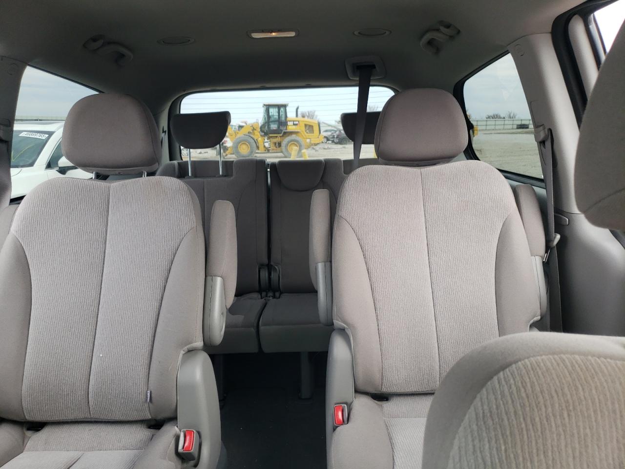 2012 Kia Sedona - Image 10