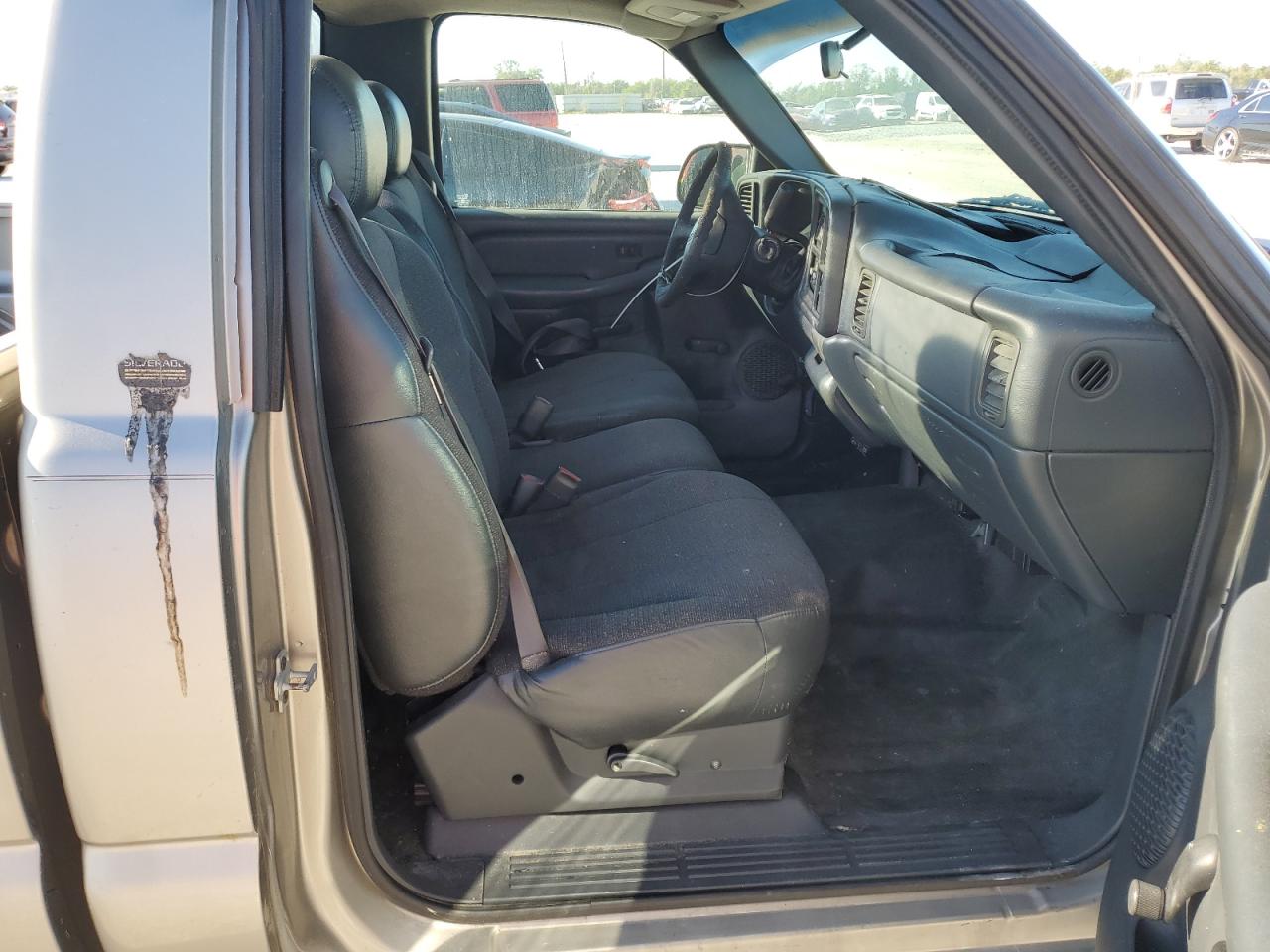 2000 Chevrolet Silverado - Image 10