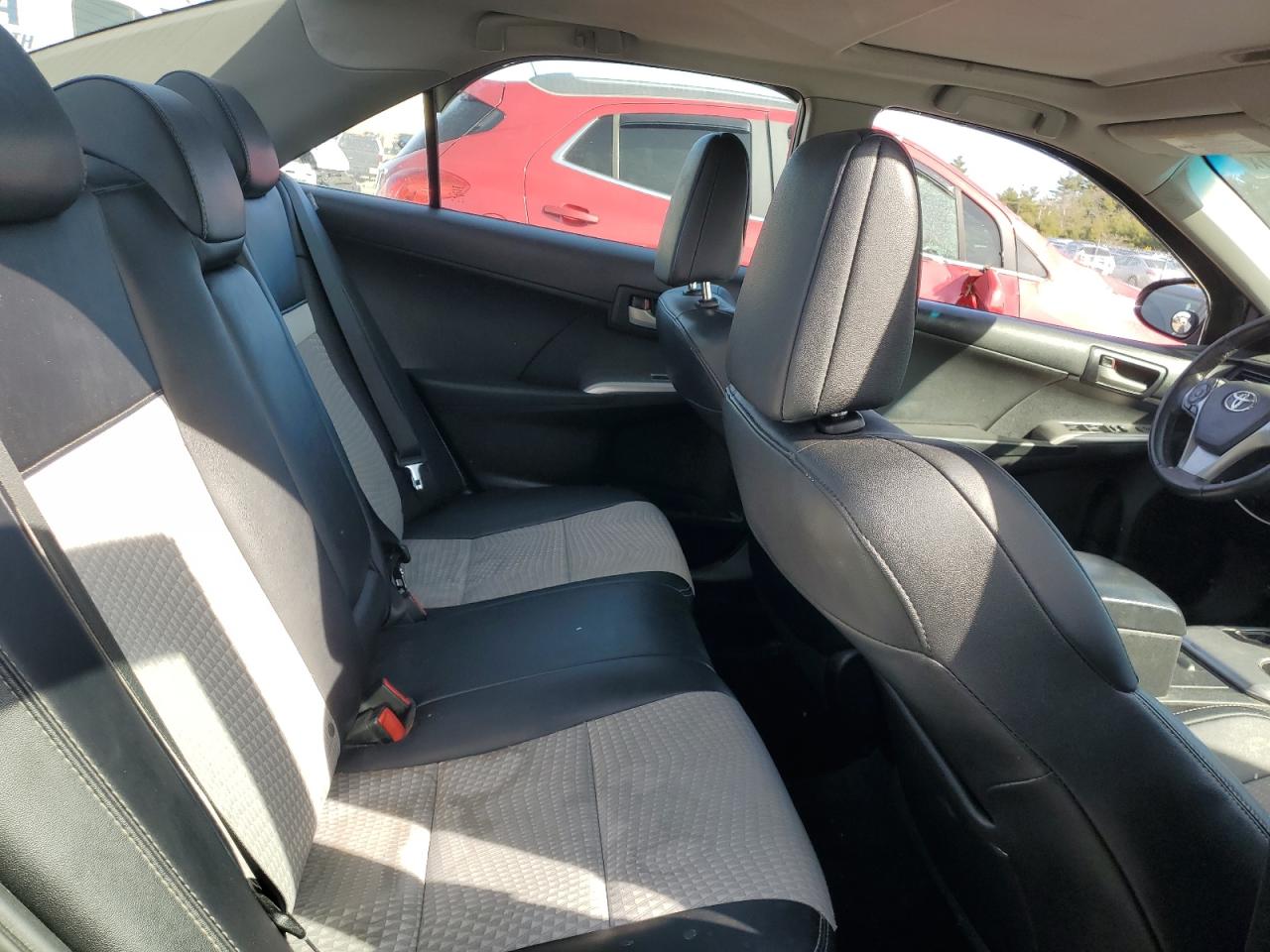 2013 Toyota Camry - Image 10
