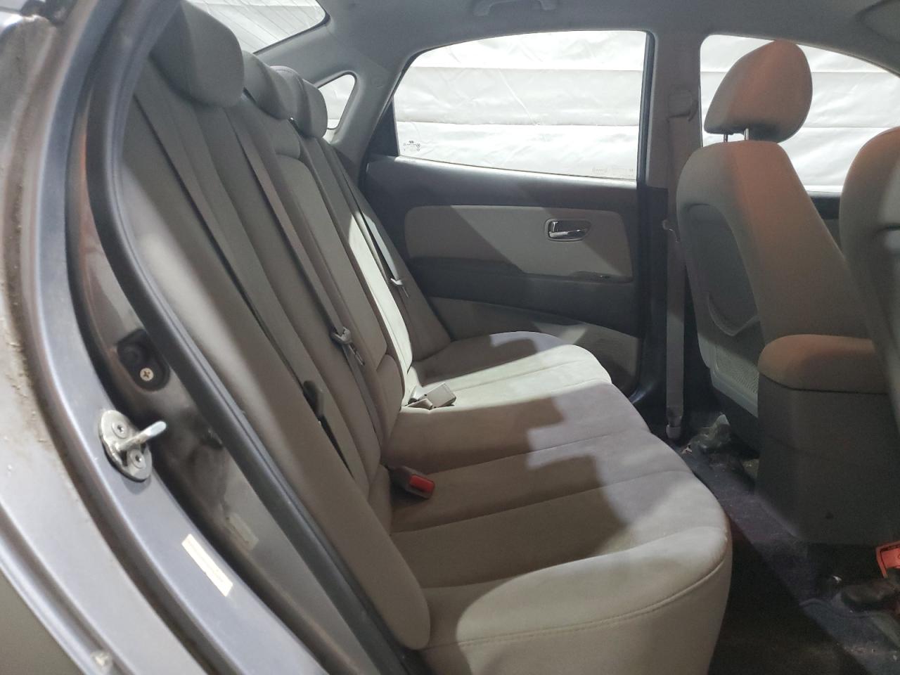 2010 Hyundai Elantra - Image 10
