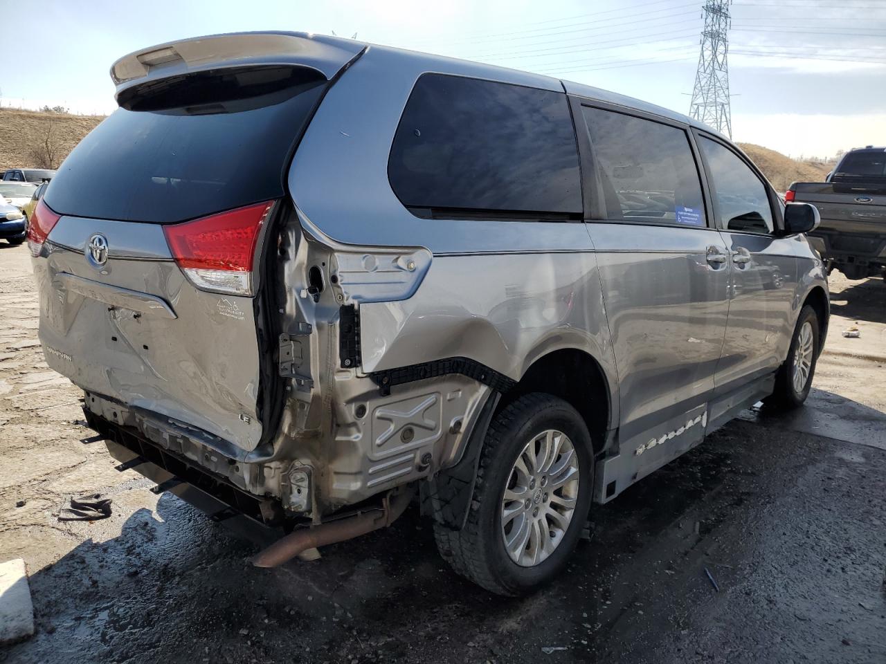 2011 Toyota Sienna - Image 3