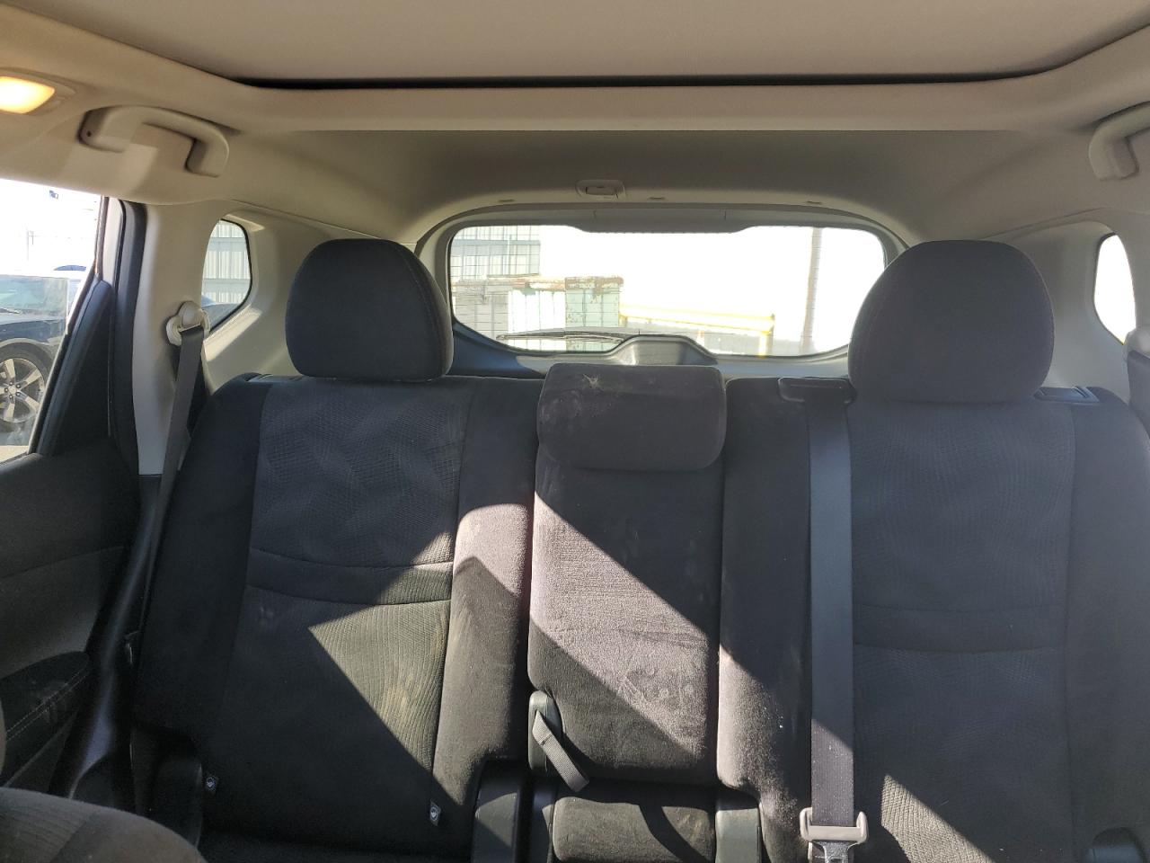 2015 Nissan Rogue - Image 10