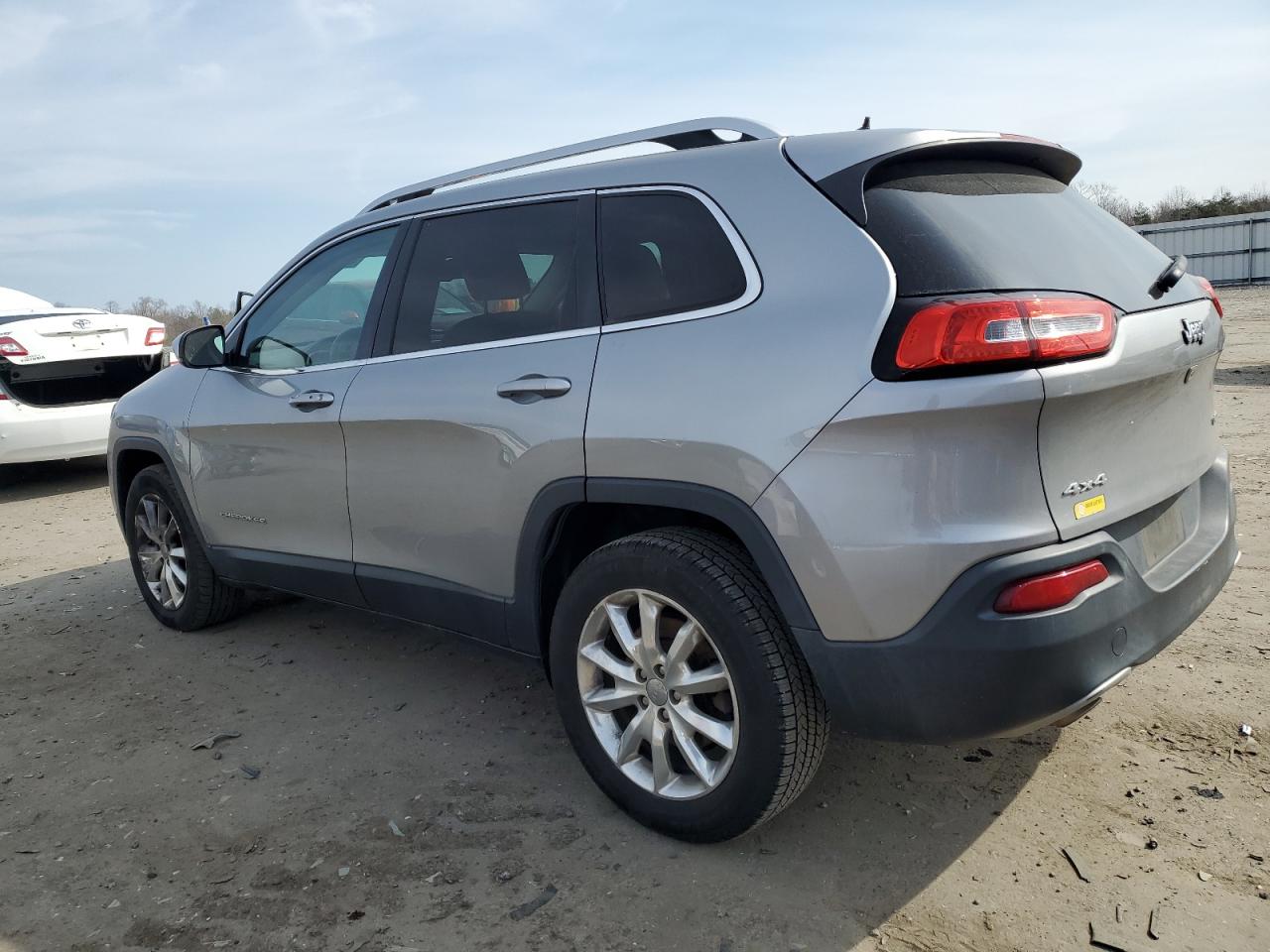 2016 Jeep Grand Cherokee - Image 2