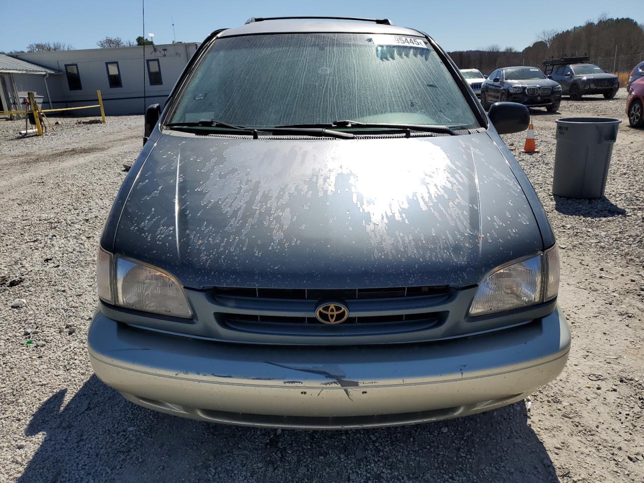 2000 Toyota Sienna - Image 5