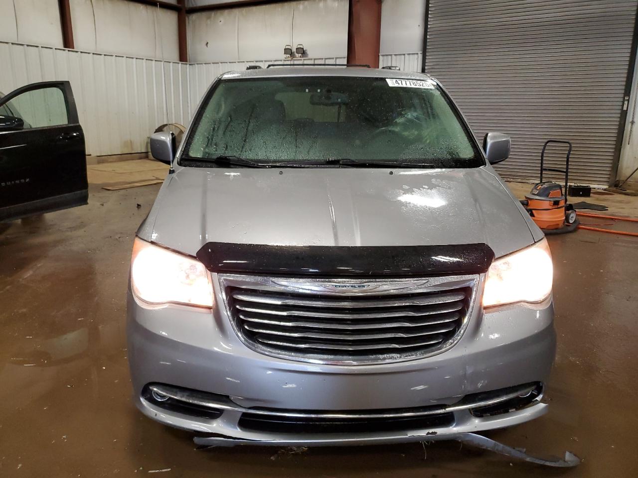 2014 Chrysler Town & Country - Image 5