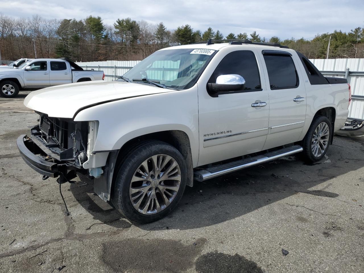 2011 Chevrolet Avalanche Ltz იყიდება Exeter-ში, RI - Front End