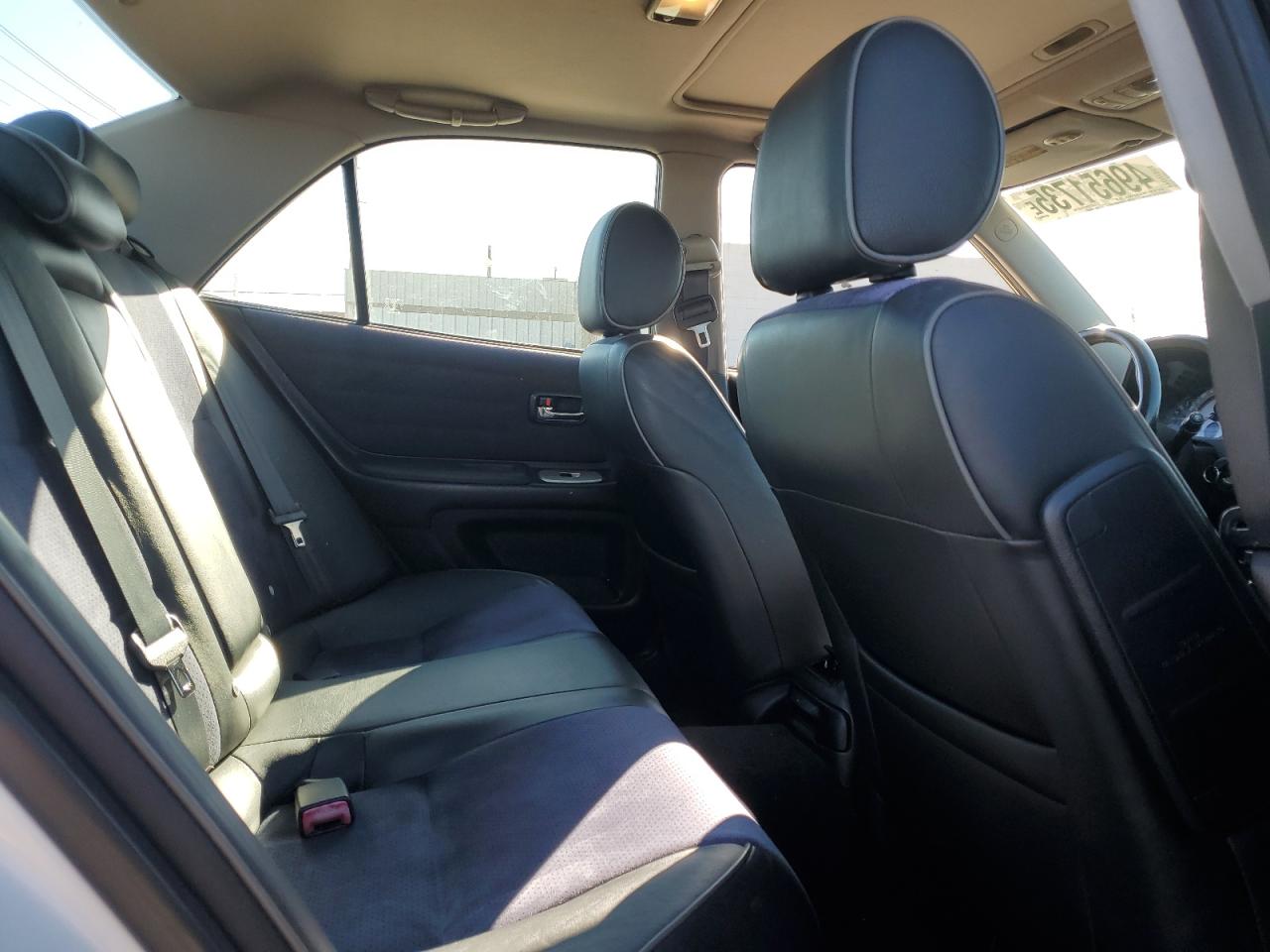 2005 Lexus IS - Image 10