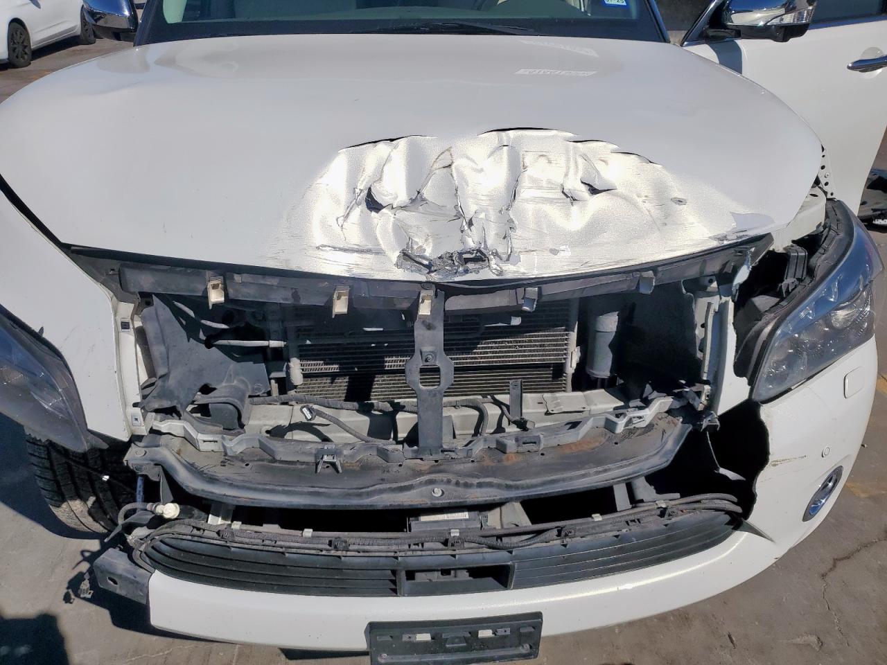 2012 Infiniti QX56 - Image 12