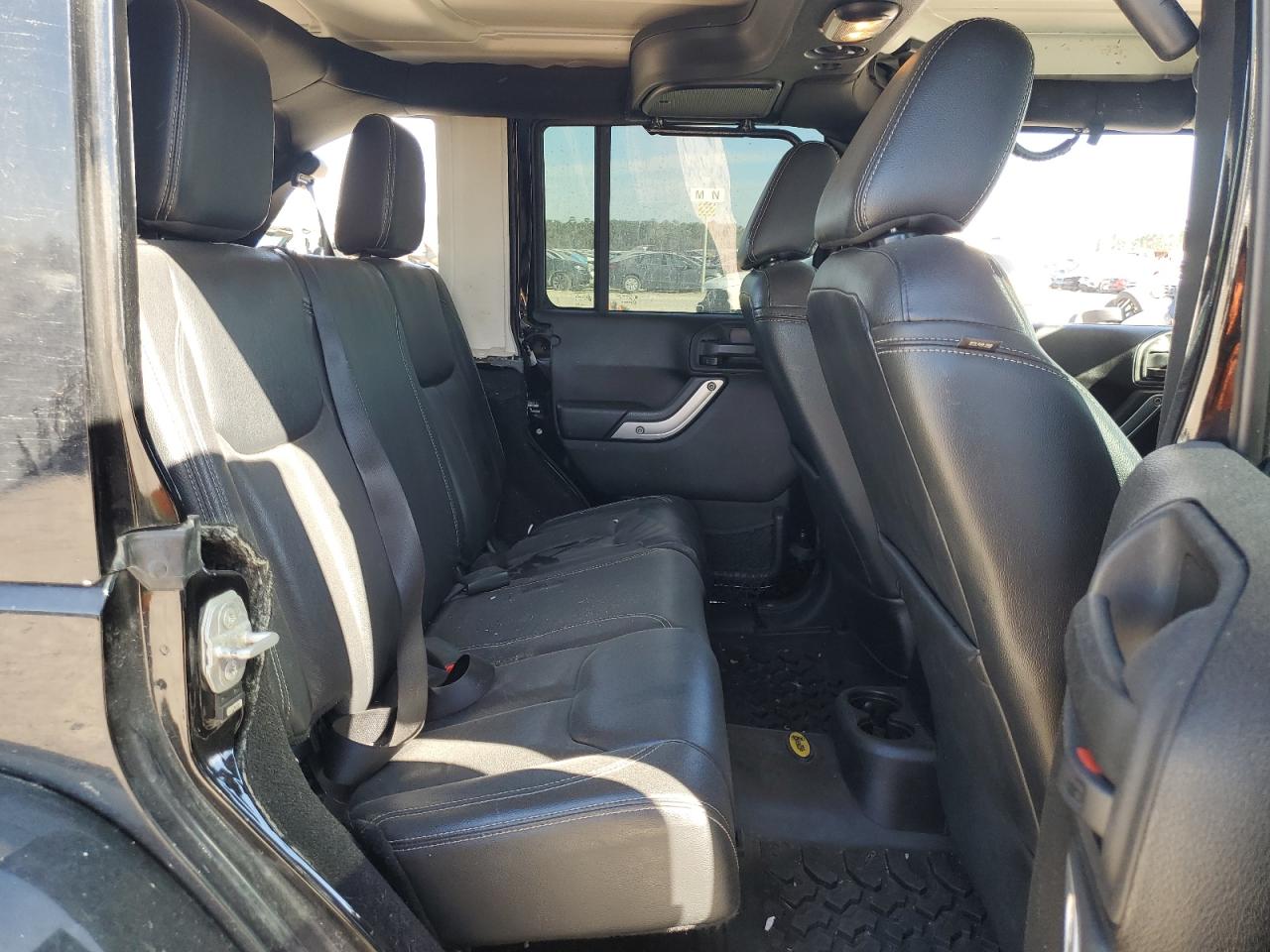 2015 Jeep Wrangler - Image 11