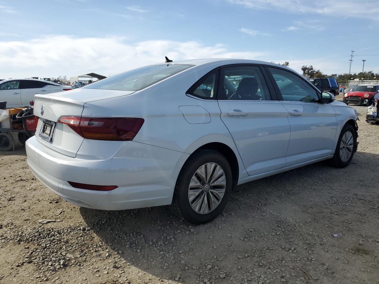 2019 Volkswagen Jetta - Image 3