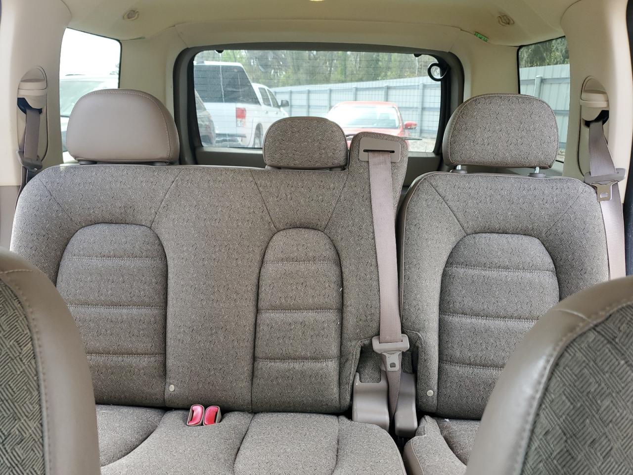 2004 Ford Explorer - Image 10