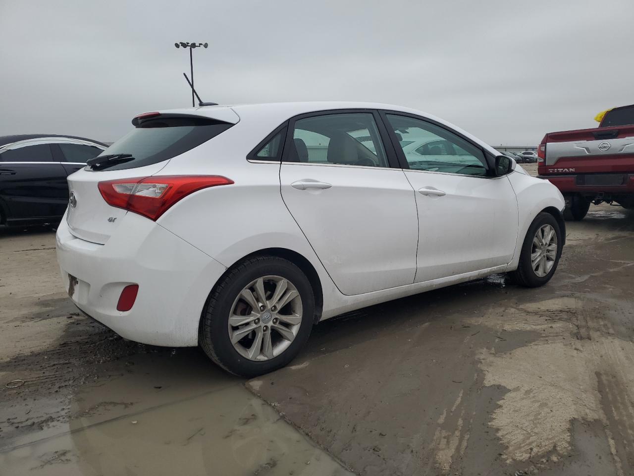 2015 Hyundai Elantra - Image 3