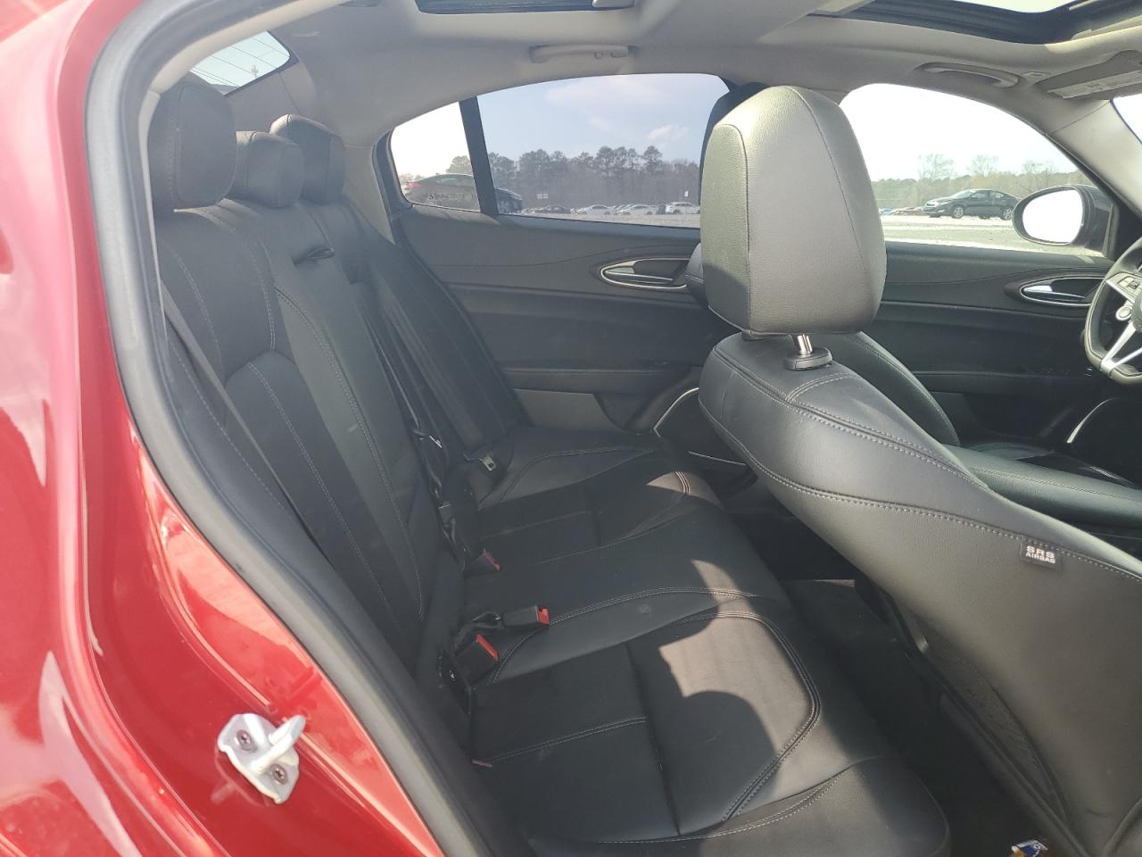 2019 Alfa Romeo Giulia - Image 10